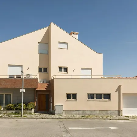 Semesterbostad Viravento - Family House Espinho (Aveiro)